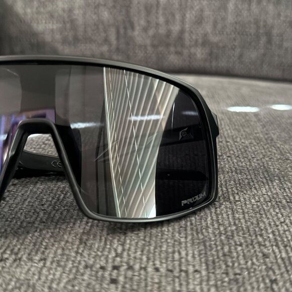 (OO9406) Oakley Sutro PRIZM Polarized Black Frame - Picture 7 of 10